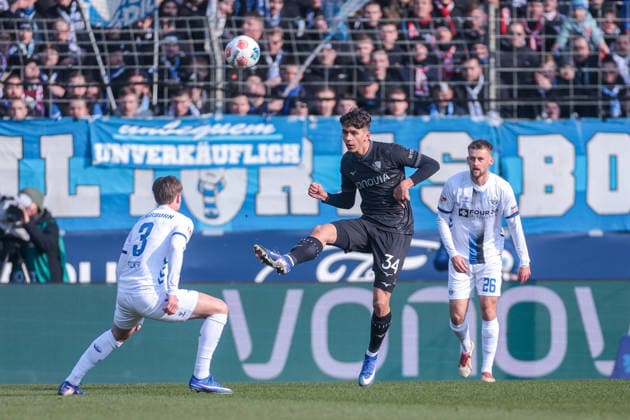 15 02 2026, Football, Season 2025 2026, 2 Bundesliga, Matchday 22, VfL Bochum 1848 SC Paderborn 07, f l Jonah Sticker SC Paderborn 07 , Cajetan Lenz VfL Bochum 1848 , Sebastian Klaas SC Paderborn 07 , Bochum Vonovia Ruhrstadion NRW Germany xRHR PHOTO DEx Copyright: DennisxEwert RHR-FOTOx RHR-FOTO DE