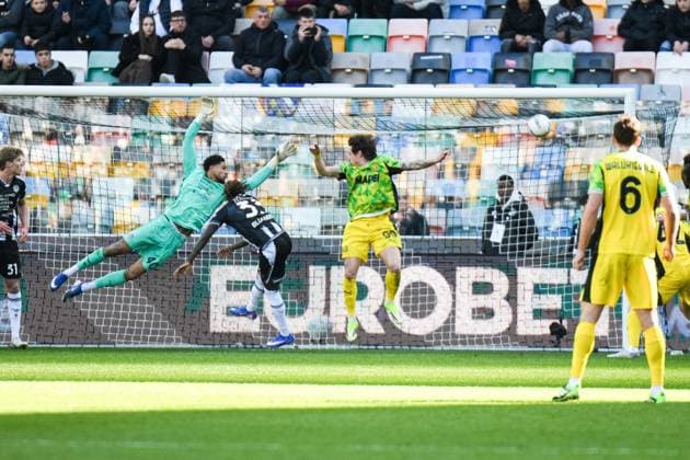 Sassuolo s Andrea Pinamonti scores a goal during Udinese Calcio vs US Sassuolo, Italian soccer Serie A match in Udine, Italy, February 15 2026  Copyright: xEttorexGriffoni IPAxSportx xipa-agency.netx xx IPA_71547984 IPA_Agency_IPA71547984