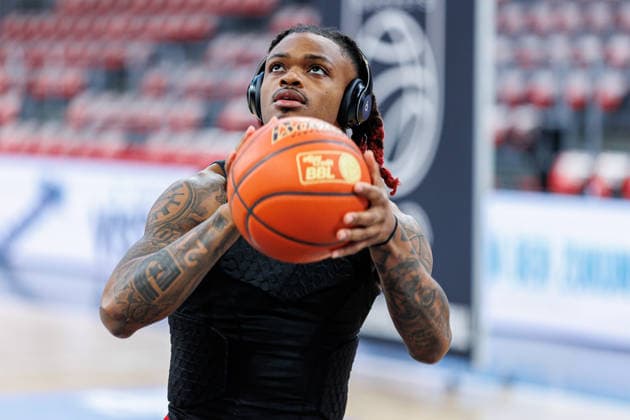 Cobe Williams BMA365 Bamberg Baskets, 24 , single picture, single photo, portrait, portraet, warm up, before the start of the game, BMA365 Bamberg Baskets vs ALBA Berlin, Basketball, easyCredit BBL, Matchday 20, 15 02 2026 BMA365 Bamberg Baskets vs ALBA Berlin, Basketball, easyCredit BBL, Matchday 20, 15 02 2026 Bamberg Copyright: xEibner-Pressefoto G.xSantemizx EP_EER