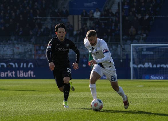 Germany 2 Bundesliga 2025 2026, VFL Bochum vs SC Paderborn, Sunday 15 02 2026 Vonovia Ruhrstadion Bochum, Nordrhein Westfalen, Germany Sebastian Klaas SC Paderborn, 26 in duel against Koji Miyoshi VfL Bochum, 23 Copyright: xMerlexKölkingx