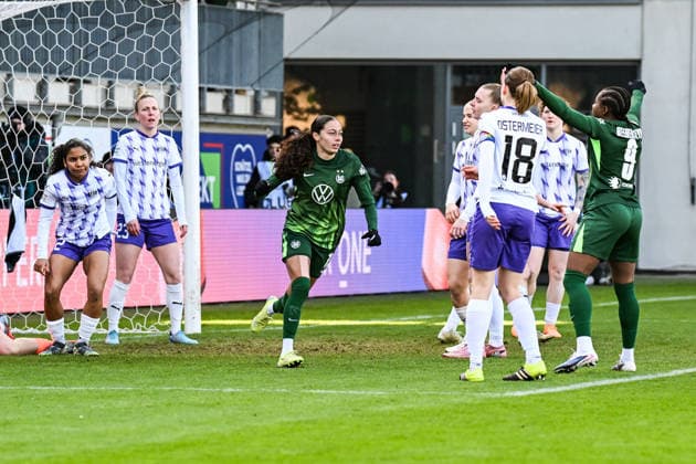 Soccer I Women I Season 2025 2026 I Bundesliga I 18 Matchday I VfL Wolfsburg SGS Essen I 15 02 2026 Goal celebration Kessya Bussy 19, VfL Wolfsburg after her goal for 1 0 Wolfsburg AOK Stadium Lower Saxony Germany Copyright: xLobeca InesxHähnelx