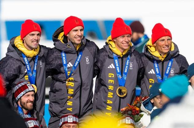 MILANO CORTINA 2026 - OLYMPISCHE WINTERSPIELE - ANTERSELVA - BIATHLON - VERFOLGUNG 12,5KM VERFOLGUNG MÄNNER ** NUR FÜR REDAKTIONELLE ZWECKE ** EDITORIAL USE ONLY **<p>15 02 2026-Anterselva: Olympische Winterspiele Milano Cortina 2026 Biathlon Anterselva Biathlon Arena - Antholz im Foto: Die deutsche Biathlon-Staffel der Olympischen Winterspiele 2014 in Sotschi mit v.l.: Simon Schempp, Arnd Peiffer, Daniel Böhm und Erik Lesser durfte sich im Nachhinein über die Goldmedaille freuen. Der Olympiasieg wurde Deutschland nachträglich zugesprochen, nachdem Russland in einem langjährigen Dopingverfahren disqualifiziert worden war. ( Italien Venetien Cortina d™Ampezzo Copyright: SaschaxFromm *** MILANO CORTINA 2026 OLYMPIC WINTER GAMES ANTERSELVA BIATHLON TRACKING 12.5KM TRACKING MEN FOR EDITORIAL PURPOSES ONLY EDITORIAL USE ONLY p 15 02 2026 Anterselva Olympic Winter Games Milano Cortina 2026 Biathlon Anterselva Biathlon Arena Antholz in photo The German biathlon relay team at the 2014 Winter Olympics in Sochi with f l Simon Schempp, Arnd Peiffer, Daniel Böhm and Erik Lesser were delighted with the gold medal in retrospect The Olympic victory was awarded to Germany retrospectively after Russia was disqualified in a long-running doping case Italy Veneto Cortina d™Ampezzo Copyright SaschaxFromm Copyright: SaschaxFromm doc84l4pqpkyt573k44mj0 ,EDITORIAL USE ONLY