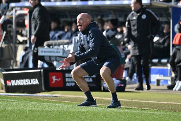 Coach Uwe Rösler VfL Bochum 15 02 2026, Football 2 Bundesliga, Season 2025 2026, 22 Matchday, VfL Bochum SC Paderborn DFL regulations prohibit any use of photographs as image sequences and or quasi video Bochum Vonovia Ruhrstadion Nordrhein Westfalen Germany Team2