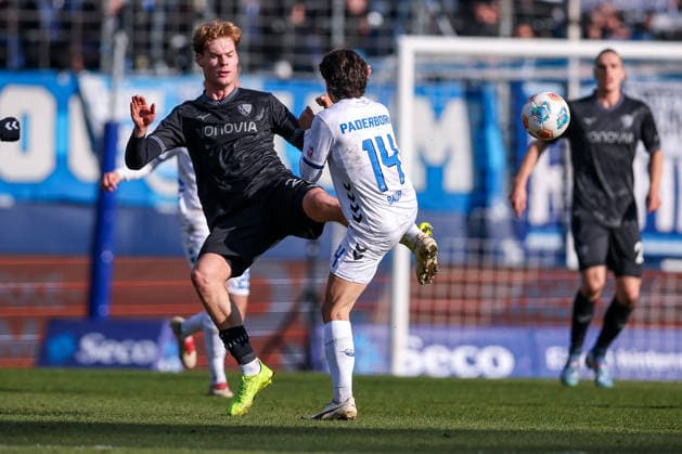 15 02 2026, Football, VfL Bochum SC Paderborn 07, 2 Fußball Bundesliga, 22 Matchday, Vonovia Ruhrstadion, Saison 2025 2026 Mats Pannewig VfL Bochum 24 in duel against Mika Baur SC Paderborn 14 DFB regulations prohibit any use of photographs as image sequences and or quasi video Nordrhein Westfalen Germany