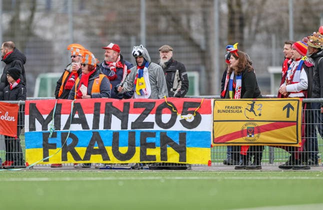 GER, Frankfurt, Eintracht Frankfurt II vs FSV Mainz 05, 2 Womens Bundesliga, Football, DFB, Season 2025 2026, Stadion am Brentanobad, 17 Matchday in picture Fans MAinz 05 Women DFB DFL REGULATIONS PROHIBIT ANY USE OF PHOTOGRAPHS AS IMAGE SEQUENCES AND OR QUASI VIDEO, 15 02 2026 Copyright: HMBxMedia HendrikxHamelau