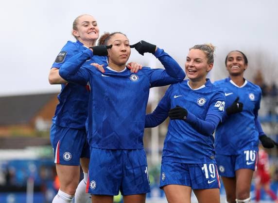 Women s Super League - Chelsea Women FC v Liverpool Women FC LONDON, ENGLAND, FEBRUARY 15: GOAL 2-0, Lauren James of Chelsea Women goal celebration with Johanna Rytting Kaneryd and Ellie Carpenter of Chelsea Women after scoring a goal to put Chelsea Women 2-0 ahead during the Women s Super League match between Chelsea Women FC and Liverpool Women FC at Kingsmeadow Stadium in London, England, on February 16, 2026. (Photo by Daniel Weir) London England Copyright: xDanielxWeirx xCrystalxPixx Sportspressphoto_SPR93034