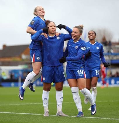 Women s Super League - Chelsea Women FC v Liverpool Women FC LONDON, ENGLAND, FEBRUARY 15: GOAL 2-0, Lauren James of Chelsea Women goal celebration with Johanna Rytting Kaneryd and Ellie Carpenter of Chelsea Women after scoring a goal to put Chelsea Women 2-0 ahead during the Women s Super League match between Chelsea Women FC and Liverpool Women FC at Kingsmeadow Stadium in London, England, on February 16, 2026. (Photo by Daniel Weir) London England Copyright: xDanielxWeirx xCrystalxPixx Sportspressphoto_SPR93038