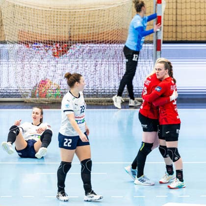 15 02 2026, GER, Handball, Women, Season 2025 2026, EHF European League , Group stage, Thueringer HC Motherson Mosonmagyarovari KC Johanna Reichert Thueringer HC,29 , Luca Farago Thueringer HC,19 99947 Bad Langensalza Salza Halle Sporthalle Mehrz Thüringen Germany
