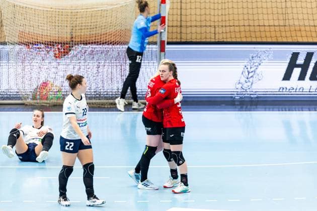 15 02 2026, GER, Handball, Women, Season 2025 2026, EHF European League , Group stage, Thueringer HC Motherson Mosonmagyarovari KC Johanna Reichert Thueringer HC,29 , Luca Farago Thueringer HC,19 99947 Bad Langensalza Salza Halle Sporthalle Mehrz Thüringen Germany
