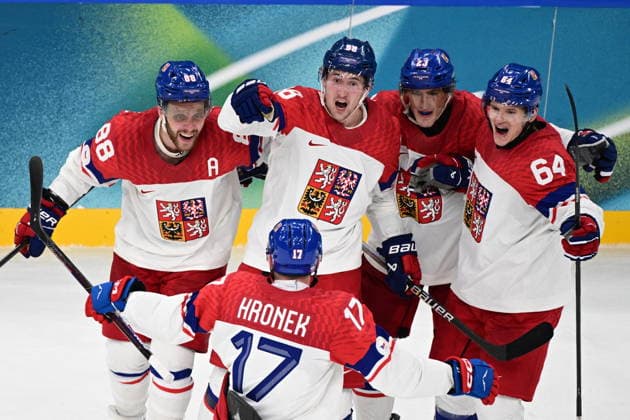 XXV Winter Olympic Games, Olympische Spiele, Olympia, OS in Milan, Italy, on February 15, 2026. Men s Ice hockey, Eishockey Group A, Switzerland vs Czech Republic. Martin Necas (CZE), 2nd from left, receives congratulations on his goal from his teammates. From left: David Pastrnak, Filip Hronek, Martin Necas, Lukas Sedlak and David Kampf. (CTKxPhoto MichalxKamaryt) CTKPhotoP2026021504301  CTKPhotoP2026021504301