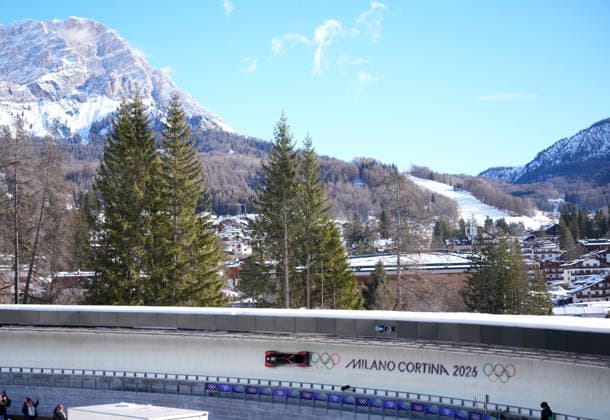 (260215) -- CORTINA D AMPEZZO, Feb. 15, 2026 -- Katrin Beierl of Austria competes during the bobsleigh women s monobob heat at the 2026 Milan-Cortina Winter Olympics in Cortina, Italy, Feb. 15, 2026. ) (MICO2026)ITALY-CORTINA D AMPEZZO-OLYMPIC Winter games, Winterspiele,Spiele, Summer games BOBSLEIGH-WOMEN S MONOBOB-HEAT LixGang 