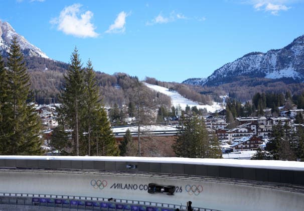 (260215) -- CORTINA D AMPEZZO, Feb. 15, 2026 -- Lin Sin-Rong of Chinese Taipei competes during the bobsleigh women s monobob heat at the 2026 Milan-Cortina Winter Olympics in Cortina, Italy, Feb. 15, 2026. ) (MICO2026)ITALY-CORTINA D AMPEZZO-OLYMPIC Winter games, Winterspiele,Spiele, Summer games BOBSLEIGH-WOMEN S MONOBOB-HEAT LixGang 