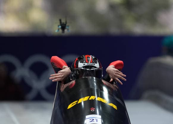 (260215) -- CORTINA D AMPEZZO, Feb. 15, 2026 -- Huai Mingming of China competes during the bobsleigh women s monobob heat at the 2026 Milan-Cortina Winter Olympics in Cortina, Italy, Feb. 15, 2026. ) (MICO2026)ITALY-CORTINA D AMPEZZO-OLYMPIC Winter games, Winterspiele,Spiele, Summer games BOBSLEIGH-WOMEN S MONOBOB-HEAT LixGang 
