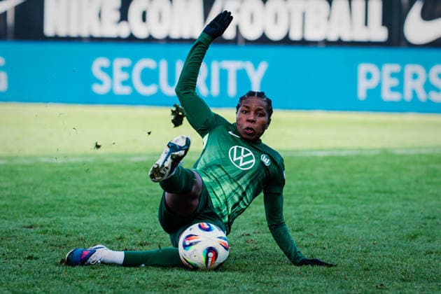 Google Pixel Women Bundesliga VfL Wolfsburg vs SGS Essen, 15 02 2026 Lineth Beerensteyn VfL Wolfsburg, 9 shoots soccer, Google Pixel Women Bundesliga, 14 Matchday VfL Wolfsburg vs SGS Essen on 15 02 2026 at AOK Stadion, Wolfsburg DFB REGULATIONS PROHIBIT ANY USE OF PHOTOGRAPHS AS IMAGE SEQUENCES AND OR QUASI VIDEO Copyright: xBEAUTIFULxSPORTS Tonhäuserx