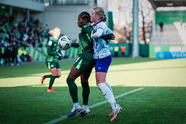 Google Pixel Women Bundesliga VfL Wolfsburg vs SGS Essen, 15 02 2026 Team photo SGS Essen before kick-off Soccer, Google Pixel Women Bundesliga, 14 Matchday VfL Wolfsburg vs SGS Essen on 15 02 2026 at AOK Stadium, Wolfsburg DFB REGULATIONS PROHIBIT ANY USE OF PHOTOGRAPHS AS IMAGE SEQUENCES AND OR QUASI VIDEO Copyright: xBEAUTIFULxSPORTS Tonhäuserx