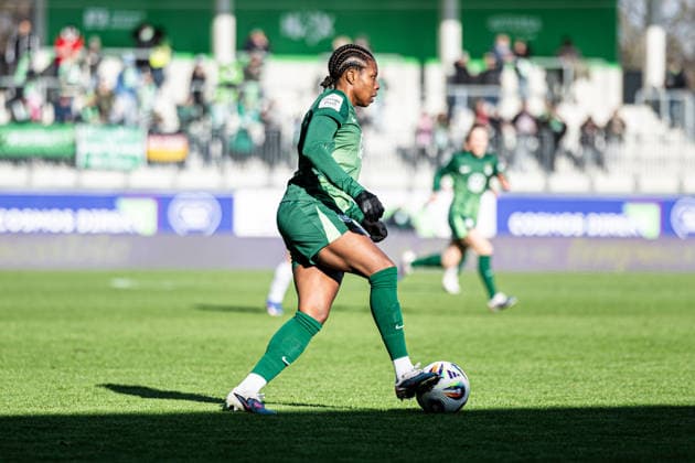 Germany Google Pixel Womens Bundesliga 2025 2026, Matchday 18 VfL Wolfsburg vs SGS Essen AOK Stadion Wolfsburg Lineth Beerensteyn VfL Wolfsburg, 9 on the ball Copyright: xAylinxKreutzsteinx