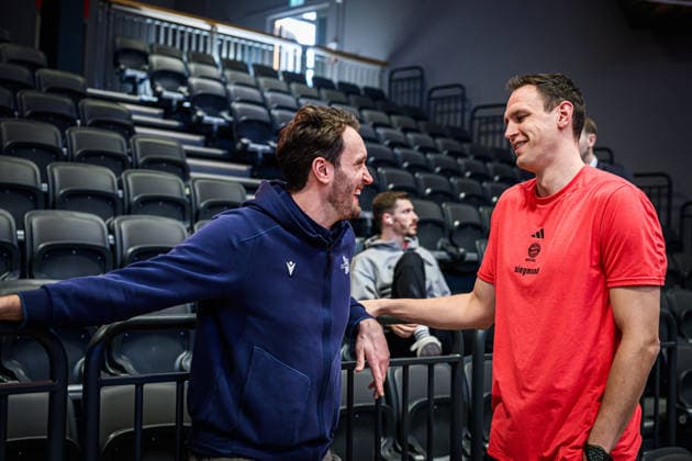 easycredit BBL Basketball Bundesliga 2025 2026 20 Matchday 15 02 2026 Science City Jena vs FC Bayern Munich Basketball v li old companions in exchange Stephan Haukohl Jena and Johannes Voigtmann Bayern Sparkassen Arena