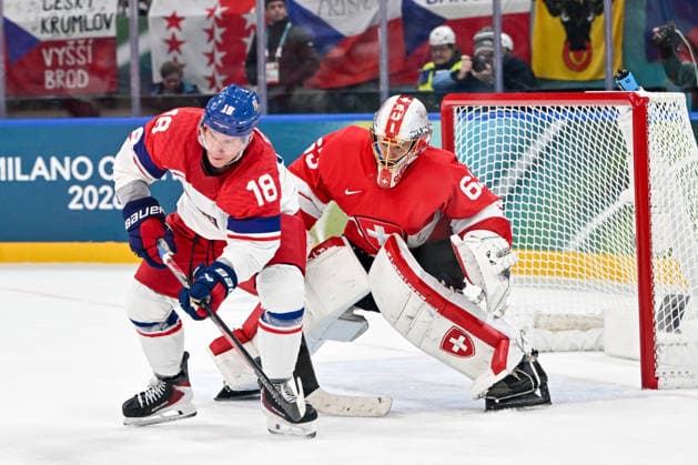 15 02 2026, Milano, Santa Giulia Ice hockey, Eishockey Arena, Winter Olympics: Switzerland - Czechia (Ice Hockey), goalkeeper Leonardo Genoni of Switzerland, Ondrej Palat of Czechia Milano Santa Giulia Ice Hockey Arena Lombardy Italy *** 15 02 2026, Milano, Santa Giulia Ice Hockey Arena, Winter Olympics Switzerland Czechia Ice Hockey , goalkeeper Leonardo Genoni of Switzerland, Ondrej Palat of Czechia Milano Santa Giulia Ice Hockey Arena Lombardy Italy Copyright: xJustPictures.ch AndreaxBrancax jp-en-AnBr-AB-AAB_379715022026