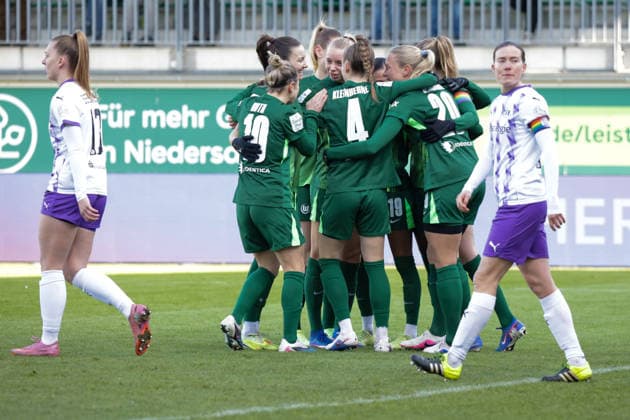 15 02 2026, xgrfx, Soccer Google Pixel Women Bundesliga, VfL Wolfsburg SGS Essen v l Tor, Kessya Bussy VfL Wolfsburg DFL DFB REGULATIONS PROHIBIT ANY USE OF PHOTOGRAPHS as IMAGE SEQUENCES and or QUASI VIDEO Wolfsburg