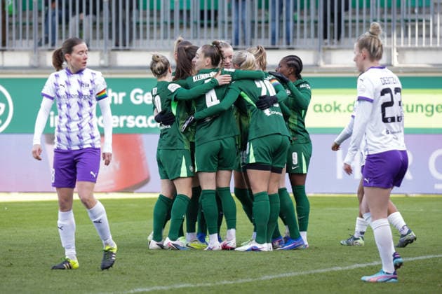 15 02 2026, xgrfx, Soccer Google Pixel Women Bundesliga, VfL Wolfsburg SGS Essen v l Tor, Kessya Bussy VfL Wolfsburg DFL DFB REGULATIONS PROHIBIT ANY USE OF PHOTOGRAPHS as IMAGE SEQUENCES and or QUASI VIDEO Wolfsburg