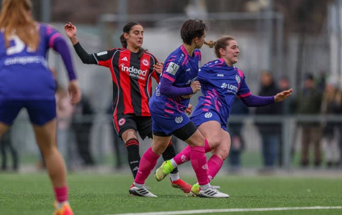 GER, Frankfurt, Eintracht Frankfurt II vs FSV Mainz 05, 2 Womens Bundesliga, Football, DFB, Season 2025 2026, Stadion am Brentanobad, 17 Matchday in picture v l Ilyada Acikgöz Eintracht Frankfurt meets Tamar Goren 1 FSV Mainz 05 Women 13 and sees the red card DFB DFL REGULATIONS PROHIBIT ANY USE OF PHOTOGRAPHS AS IMAGE SEQUENCES AND OR QUASI VIDEO, 15 02 2026 Copyright: HMBxMedia HendrikxHamelau