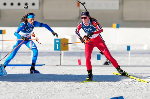 Winter Olympics in Milan Cortina 2026 Anterselva, Italy 20260215. Lisa Vittozzi from Italy and Maren Kirkeeide from Norway during the women s 10 km pursuit start in biathlon at the Winter Olympics in Milano Cortina 2026. Photo: Heiko Junge NTB Anterselva Italy EDITORIAL USE ONLY. RESTRICTED USE FOR BETTING COMPANIES Ref:_SPOuO32Y9C4rnI.jpg *** Winter Olympics in Milan Cortina 2026 Anterselva, Italy 20260215 Lisa Vittozzi from Italy and Maren Kirkeeide from Norway during the women s 10 km pursuit start in biathlon at the Winter Olympics in Milano Cortina 2026 Photo Heiko Junge NTB Anterselva Italy EDITORIAL USE ONLY RESTRICTED USE FOR BETTING COMPANIES  Copyright: xHeikoxJungex xNTBx