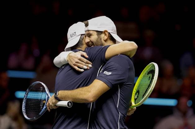 ROTTERDAM - Simone Bolelli and Andrea Vavassori (Italy) compete against Ray Ho (Taiwan) and Hendrik Jebens (Germany) during the doubles final on the final day of the ABN AMRO tennis tournament in Ahoy Rotterdam. BAS CZERWINSKI ANP xVIxANPxSportx xxANPxIVx 550787696 originalFilename: 550787696.jpg