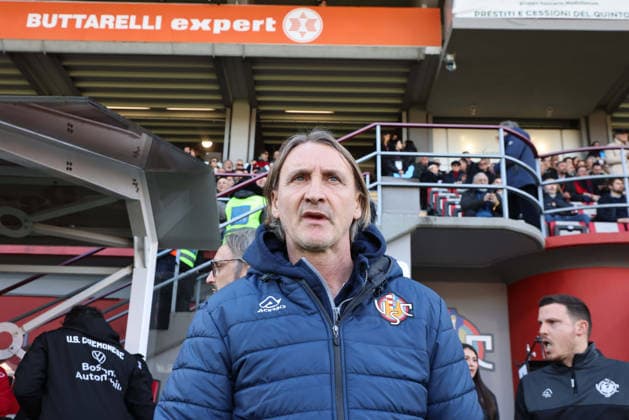 Cremonese s head coach Davide Nicola during the Serie A soccer match between Cremonese and Genoa at the Giovanni Zini Stadium in Cremona Italy, 15 february 2026. - Soccer .  Copyright: xAlbertoxMariani LaPressex