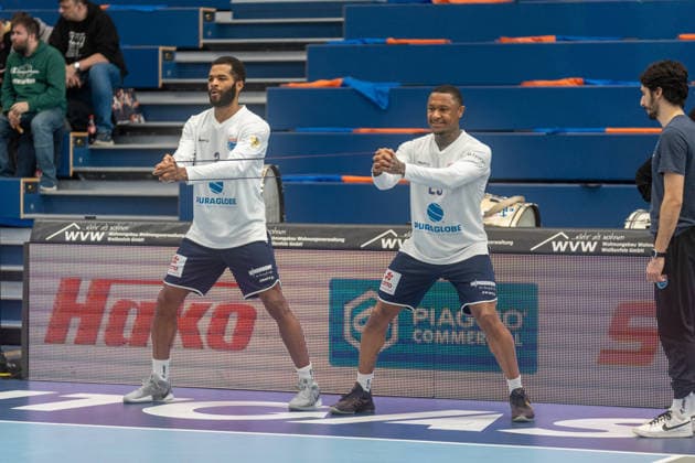 Andrew Harrison 02 and Charles Callison 23 warming up Syntainics MBC vs Rostock Seawolves, Basketball, Basketball Bundesliga, Matchday 20, Season 2025 2026, 15 02 2026 Syntainics MBC vs Rostock Seawolves, Basketball, Basketball Bundesliga, Matchday 20, Season 2025 2026, 15 02 2026 Weißenfels Copyright: xEibner-Pressefoto PiaxSchindlerx EP_PSR