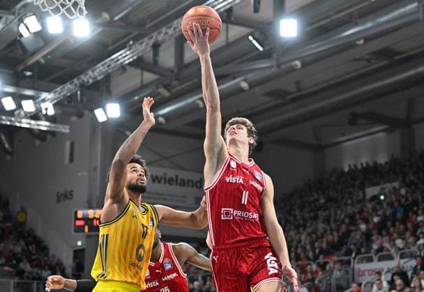 BAMBERG 15 02 2026 Basketball easycredit 1 Basketball Bundesliga 20 Matchday Bamberg Baskets vs Alba Berlin Kevin Wohlrath 11, Bamberg Baskets vs Norris Agbakoko 17, Alba Berlin Photo Hans Martin Issler isslerimages Bamberg Baskets vs Alba Berlin