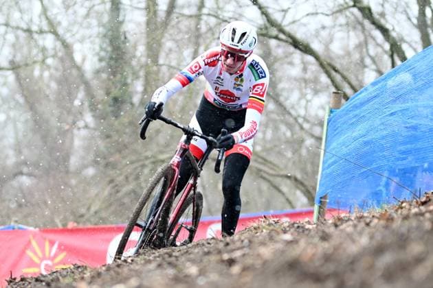 Belgian Michael Vanthourenhout pictured in action during the men elite race of the Brussels Universities cyclocross cycling event, stage 8 8 in the X20 Badkamers Trofee competition, Sunday 15 February 2026 in Brussels, Belgium. MAARTENxSTRAETEMANS  x163603050x