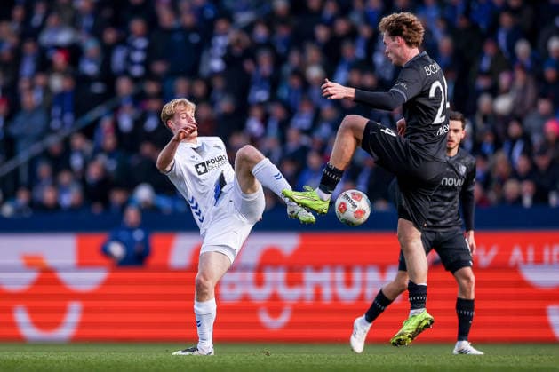 15 02 2026, Football, VfL Bochum SC Paderborn 07, 2 Fußball Bundesliga, 22 Matchday, Vonovia Ruhrstadion, Saison 2025 2026 Mattes Hansen SC Paderborn 22 in duel against Mats Pannewig VfL Bochum 24 DFB regulations prohibit any use of photographs as image sequences and or quasi video Nordrhein Westfalen Germany