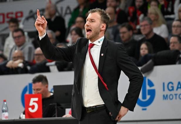 BAMBERG 15 02 2026 Basketball easycredit 1 Basketball Bundesliga 20 Matchday Bamberg Baskets vs Alba Berlin Headcoach Anton Gavel Bamberg Baskets gives instructions Photo Hans Martin Issler isslerimages Bamberg Baskets vs Alba Berlin