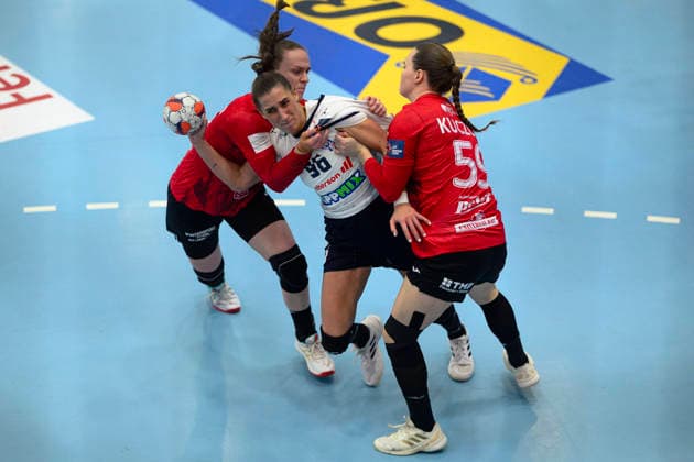 Gabriella Toeth Motherson Mosonmagyarovari KC, 96 , Luca Farago Thueringer HC, 19 , Csenge Kuczora Thueringer HC, 59 GER, Thueringer HC vs Motherson Mosonmagyarovari KC , Handball, EHF European League Women, Group Phase , Season 2025 2026, 15 02 2026 GER, Thueringer HC vs Motherson Mosonmagyarovari KC , Handball, EHF European League Women, Group Phase , Season 2025 2026, 15 02 2026 Bad Langensalza Copyright: xEibner-Pressefoto MartinxHerbstx EP_MHT