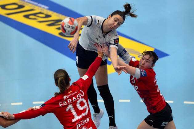 Mari Plamenova Tomova Motherson Mosonmagyarovari KC, 44 , Luca Farago Thueringer HC, 19 , Natsuki Aizawa Thueringer HC, 23 GER, Thueringer HC vs Motherson Mosonmagyarovari KC , Handball, EHF European League Women, Group Phase , Season 2025 2026, 15 02 2026 GER, Thueringer HC vs Motherson Mosonmagyarovari KC , Handball, EHF European League Women, Group Phase , Season 2025 2026, 15 02 2026 Bad Langensalza Copyright: xEibner-Pressefoto MartinxHerbstx EP_MHT