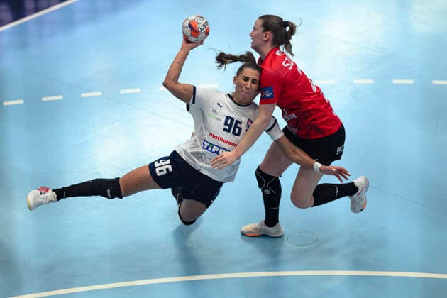 Gabriella Toeth Motherson Mosonmagyarovari KC, 96 , Anna Szabo Thueringer HC, 26 GER, Thueringer HC vs Motherson Mosonmagyarovari KC , Handball, EHF European League Women, Group Phase , Season 2025 2026, 15 02 2026 GER, Thueringer HC vs Motherson Mosonmagyarovari KC , Handball, EHF European League Women, Group Phase , Season 2025 2026, 15 02 2026 Bad Langensalza Copyright: xEibner-Pressefoto MartinxHerbstx EP_MHT