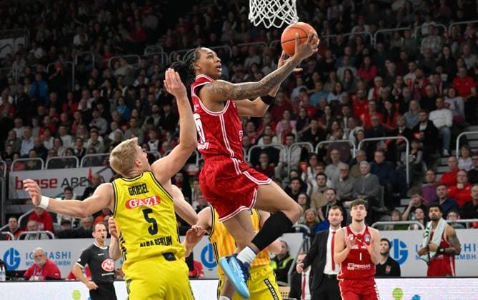 BAMBERG 15 02 2026 Basketball easycredit 1 Basketball Bundesliga 20 Matchday Bamberg Baskets vs Alba Berlin Austin Crowley 85, Bamberg Baskets vs Sam Griesel 5, Alba Berlin Photo Hans Martin Issler isslerimages Bamberg Baskets vs Alba Berlin