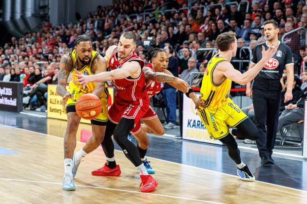 J wan Roberts ALBA Berlin, 13 , Daniel Keppeler BMA365 Bamberg Baskets, 31 , BMA365 Bamberg Baskets vs ALBA Berlin, Basketball, easyCredit BBL, Matchday 20, 15 02 2026 BMA365 Bamberg Baskets vs ALBA Berlin, Basketball, easyCredit BBL, Matchday 20, 15 02 2026 Bamberg Copyright: xEibner-Pressefoto G.xSantemizx EP_EER