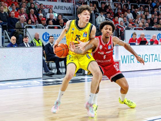 Richard Schmitt ALBA Berlin, 25 , Demarcus Demonia BMA365 Bamberg Baskets, 08 , BMA365 Bamberg Baskets vs ALBA Berlin, Basketball, easyCredit BBL, Matchday 20, 15 02 2026 BMA365 Bamberg Baskets vs ALBA Berlin, Basketball, easyCredit BBL, Matchday 20, 15 02 2026 Bamberg Copyright: xEibner-Pressefoto G.xSantemizx EP_EER