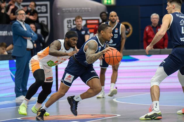 TJ Crockett Jr Rostock, 0 , Charles Callison MBC, 23 , Syntainics MBC vs Rostock Seawolves, Basketball, 1 Bundesliga, Men, 20 Matchday Main Round, Season 2025 26, 15 02 2026 Weißenfels Stadthalle Sachsen Anhalt Germany