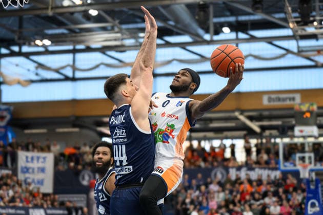 Jure Planinic MBC, 44 , TJ Crockett Jr Rostock, 0 , Syntainics MBC vs Rostock Seawolves, Basketball, 1 Bundesliga, Men, 20 Matchday Main Round, Season 2025 26, 15 02 2026 Weißenfels Stadthalle Sachsen Anhalt Germany
