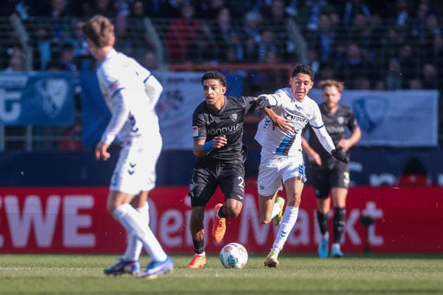 15 02 2026, Football, Season 2025 2026, 2 Bundesliga, Matchday 22, VfL Bochum 1848 SC Paderborn 07, f l Francis Onyeka VfL Bochum 1848 , Santiago Castaneda SC Paderborn 07 , Bochum Vonovia Ruhrstadion NRW Germany xRHR PHOTO DEx Copyright: DennisxEwert RHR-FOTOx RHR-FOTO DE