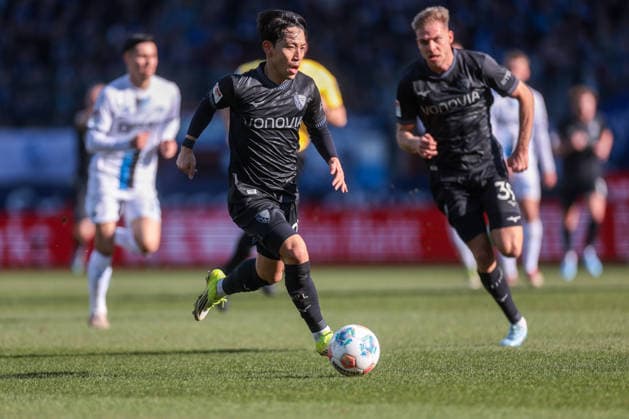 15 02 2026, Soccer, Season 2025 2026, 2 Bundesliga, 22 Matchday, VfL Bochum 1848 SC Paderborn 07, v l Koji Miyoshi VfL Bochum 1848 , Leandro Morgalla VfL Bochum 1848 , Bochum Vonovia Ruhrstadion NRW Germany xRHR PHOTO DEx Copyright: DennisxEwert RHR-FOTOx RHR-FOTO DE