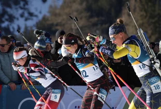 Frau gegen Frau . . . Vanessa VOIGT (GER, SV Rotterrode). Biathlon, 10 km Verfolgung der Frauen. Olympische Winterspiele 2026. 15.2.2026, in Antholz Biathlon Arena. Quelle Copyright Credit : Oryk HAIST *** Woman against woman Vanessa VOIGT GER, SV Rotterrode Biathlon, 10 km womens pursuit Olympic Winter Games 2026 15 2 2026, in Antholz Biathlon Arena Source Copyright Credit Oryk HAIST xOLY-BI-BTH07x