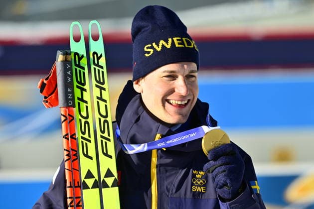 ANTERSELVA, ITALY 20260215 Sweden s Martin Ponsiluoma with the gold medal at the awards ceremony after the men s pursuit start in biathlon in Anterselva during the Winter Olympics in Milan Cortina, Italy. *** The image is included in the SPORTS PACKAGE. For others PAYMENT IMAGE ** ANTERSELVA ITALY x10030x *** ANTERSELVA, ITALY 20260215 Sweden s Martin Ponsiluoma with the gold medal at the awards ceremony after the men s pursuit start in biathlon in Anterselva during the Winter Olympics in Milan Cortina, Italy The image is included in the SPORTS PACKAGE For others PAYMENT IMAGE ANTERSELVA ITALY x10030x  Copyright: xJonasxEkströmer TTx 2026 OLYMPICS BIB SHOOTING CHASE START