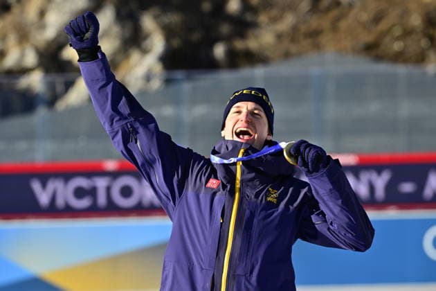 ANTERSELVA, ITALY 20260215 Sweden s Martin Ponsiluoma with the gold medal at the awards ceremony after the men s pursuit start in biathlon in Anterselva during the Winter Olympics in Milan Cortina, Italy. *** The image is included in the SPORTS PACKAGE. For others PAYMENT IMAGE ** ANTERSELVA ITALY x10030x *** ANTERSELVA, ITALY 20260215 Sweden s Martin Ponsiluoma with the gold medal at the awards ceremony after the men s pursuit start in biathlon in Anterselva during the Winter Olympics in Milan Cortina, Italy The image is included in the SPORTS PACKAGE For others PAYMENT IMAGE ANTERSELVA ITALY x10030x  Copyright: xJonasxEkströmer TTx 2026 OLYMPICS BIB SHOOTING CHASE START