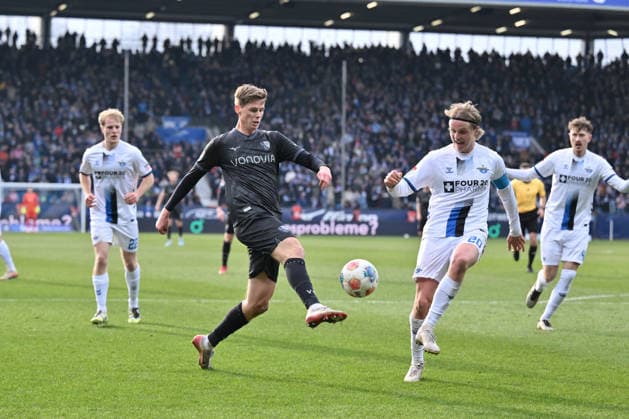 Oliver Olsen VfL Bochum , Felix Götze SC Paderborn , v li 15 02 2026, Fußball 2 Bundesliga, Saison 2025 2026, 22 Spieltag, VfL Bochum SC Paderborn DFL regulations prohibit any use of photographs as image sequences and or quasi video Bochum Vonovia Ruhrstadion Nordrhein Westfalen Germany Team2