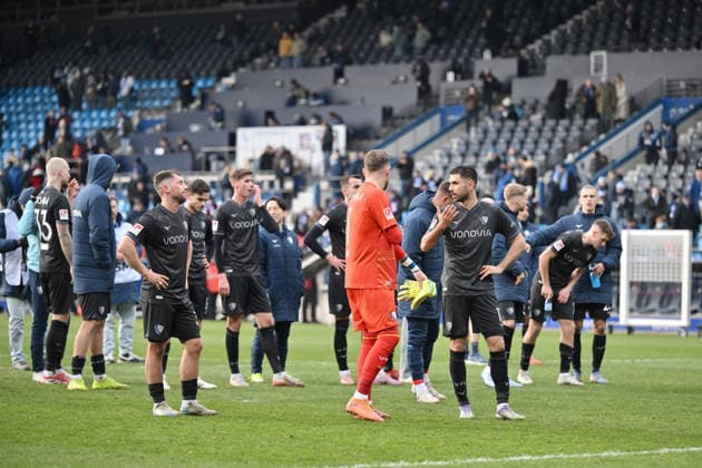 Bochukms players after the match 15 02 2026, Soccer 2 Bundesliga, Season 2025 2026, 22 Matchday, VfL Bochum SC Paderborn DFL regulations prohibit any use of photographs as image sequences and or quasi video Bochum Vonovia Ruhrstadion Nordrhein Westfalen Germany Team2
