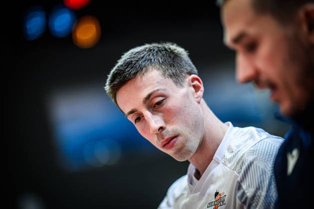 easycredit BBL Basketball Bundesliga 2025 2026 20 Matchday 15 02 2026 Science City Jena vs FC Bayern Munich Basketball Joe Wieskamp Jena gets instructions from co-coach Dominik Günthner Jena Sparkassen Arena