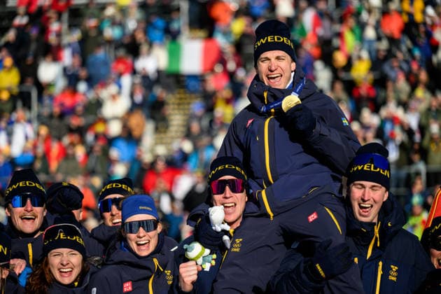 260215 Gold medalist Martin Ponsiluoma of Sweden celebrate with the team of Sweden after the men s biathlon 12,5 km pursuit during day 9 of the 2026 Winter Olympics on February 15, 2026 in Anterselva. Photo: Mathias Bergeld BILDBYRAN kod MB MB1329 skidskytte biathlon skiskyting Olympic Games, Olympische Spiele, Olympia, OS olympics winter olympics os ol olympiska spel vinter-os olympiske leker milano cortina 2026 milan cortina 2026 milano cortina 2026 olympic games milano cortina 2026 winter olympic games milano cortina-os milano cortina-ol vinter-ol 9 bbeng pursuit jaktstart jubel *** 260215 Gold medalist Martin Ponsiluoma of Sweden celebrate with the team of Sweden after the men s biathlon 12,5 km pursuit during day 9 of the 2026 Winter Olympics on February 15, 2026 in Anterselva Photo Mathias Bergeld BILDBYRAN code MB MB1329 biathlon biathlon olympic games olympics olympics winter olympics os ol olympic games winter os olympic games milano cortina 2026 milan cortina 2026 milano cortina 2026 olympic games milano cortina 2026 winter olympic games milano cortina os milano cortina ol winter ol 9 bbeng pursuit jaktstart jubel  Copyright: MATHIASxBERGELD BB260215MB112
